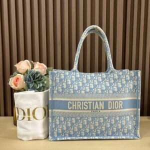 ▪️CD Medium Book Tote▪️