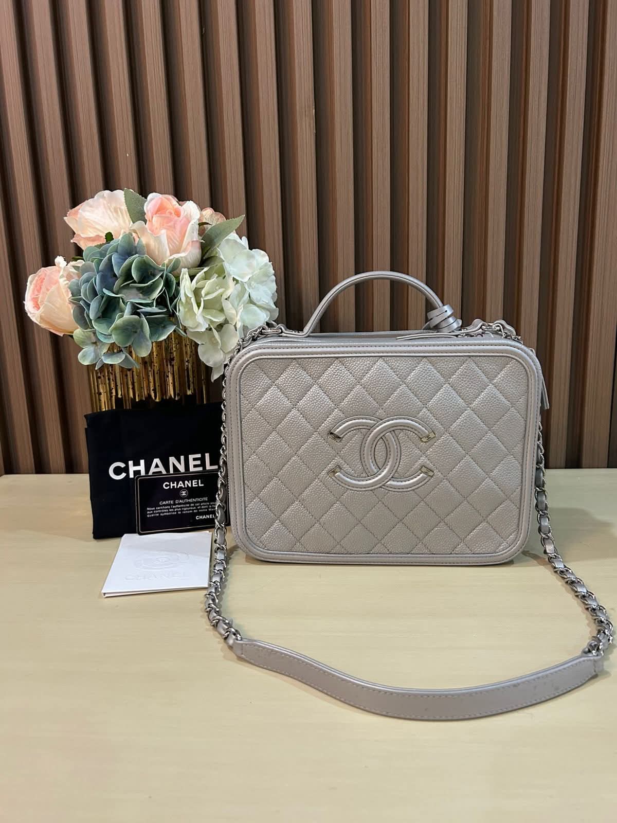 ▪️C H A N E L Large Vanity Filigree 16S Bag▪️