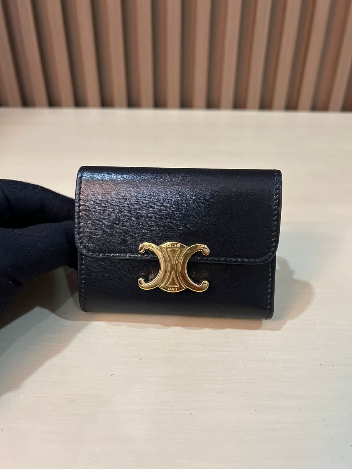 ▪️C E L I N E Triomphe Compact Wallet (New  Design)▪️