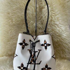 ▪️L V Neonoe MM in Monogram Giant/  Jungle Print Bag▪️